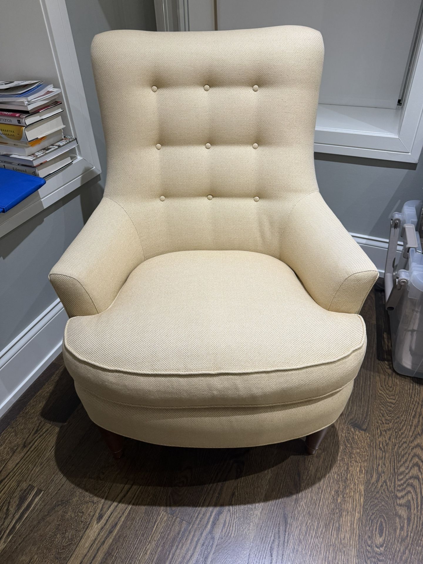 Luxury DAPHA Cream Arm Chair