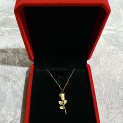 NEW Golden Rose Necklace with Velvet box 