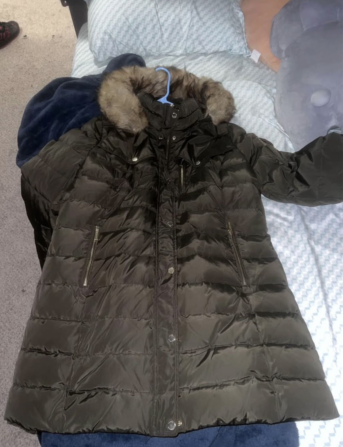 Micheal Kors Woman’s Down Puffer Coat With Faux Fur Trimmed Hood