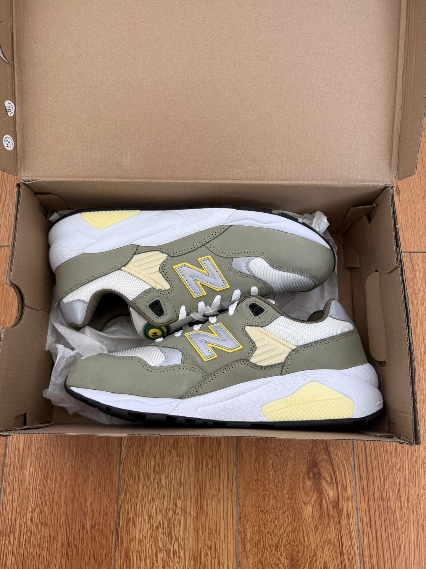 DS size 10 New Balance 580