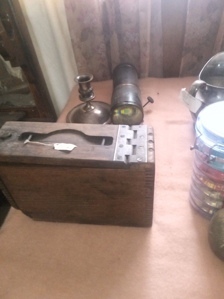 WW1 Ammo Box All Dove Tail Hard Water Good