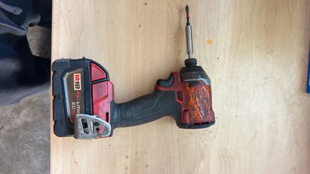 Milwaukee M18 Cordless Impact Driver with Battery 55 obo