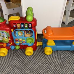 V-TECH  SIT TO STAND ULTIMATE ALPHABET TRAIN.