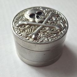 Skull & Roses Engraved Metal Grinder - Custom Spice Grinder
