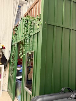 Kids bed playhouse