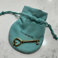 TIFFANY AND CO GOLD HEART PENDANT 18K