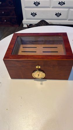 Wood Cigar Humidor with Glass Top