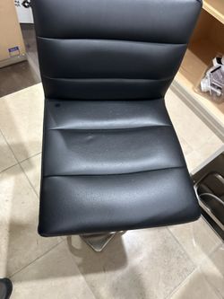 Stool. Chair. 4 Chair. For $100