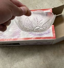 Brand new glass bowls, 4 for $1, about 100 available