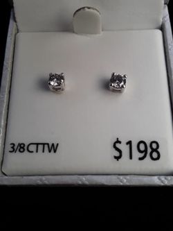 3/8 CTTW STUD EARRINGS
