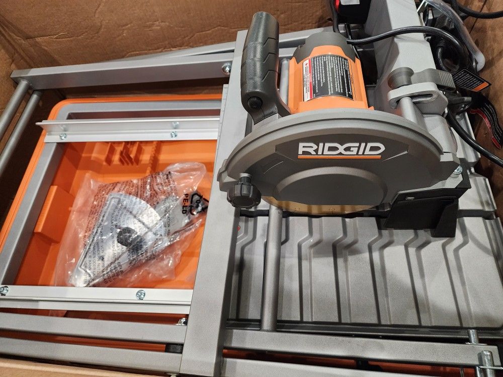 RIDGID 9-Amp 7 in. Blade Corded Wet Tile Saw with Stand