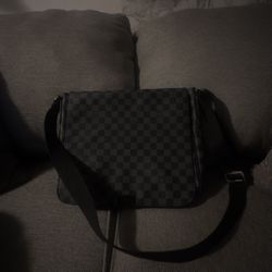 Louis Vuitton, messenger bag
