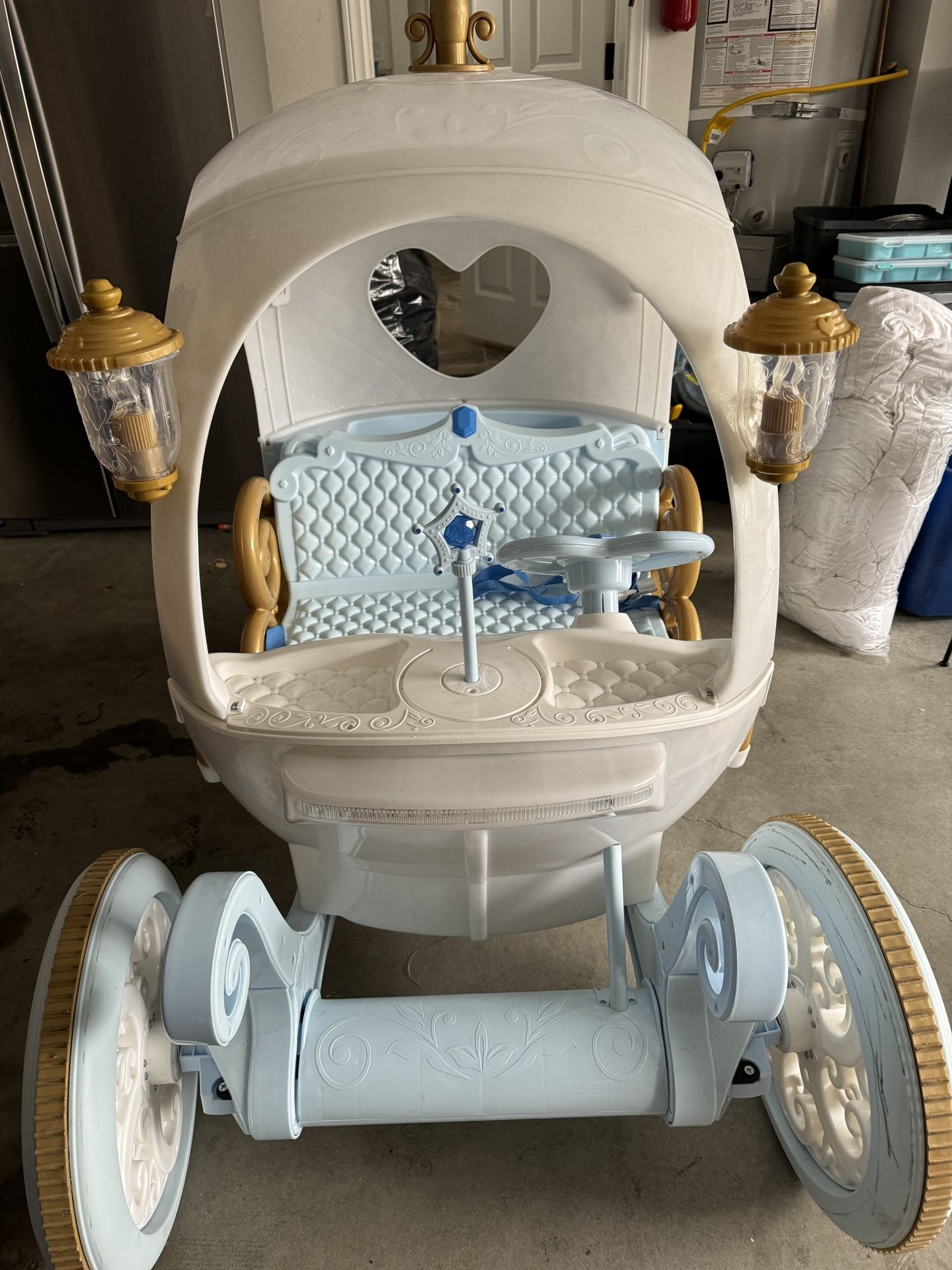 Dynacraft 24v Electric Cinderella Carriage for Sale in San Clemente, CA