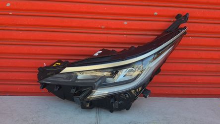 Toyota Sienna Left Side Headlight 2021-2024 (Black)