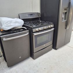 Estufa,  Refrigerador,  Dishwasher,  Ambos Funcionado muy  Bien 👍 