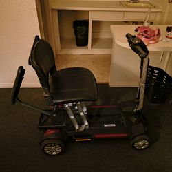Travel size mobility scooter