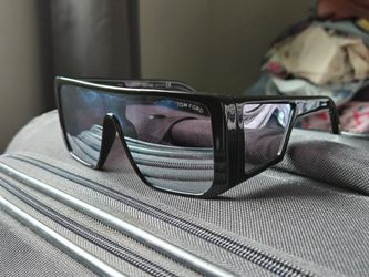 Tom Ford Atticus TF710 Black Shield Sunglasses – Excellent Condition – Authentic – Receipt