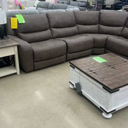 Power Reclining Sectional 