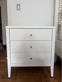 White 3-Drawer Nightstand