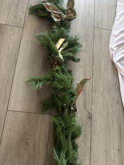 Garland With Bows. I Have 2 $10.00 Each. Price Is Firm. NO HOLD