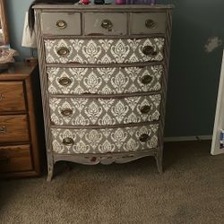 Dresser Super Cute 