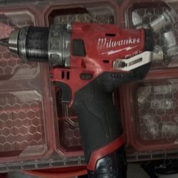 Milwaukee Brushless Fuel M12 Hammer Drill/Driver 