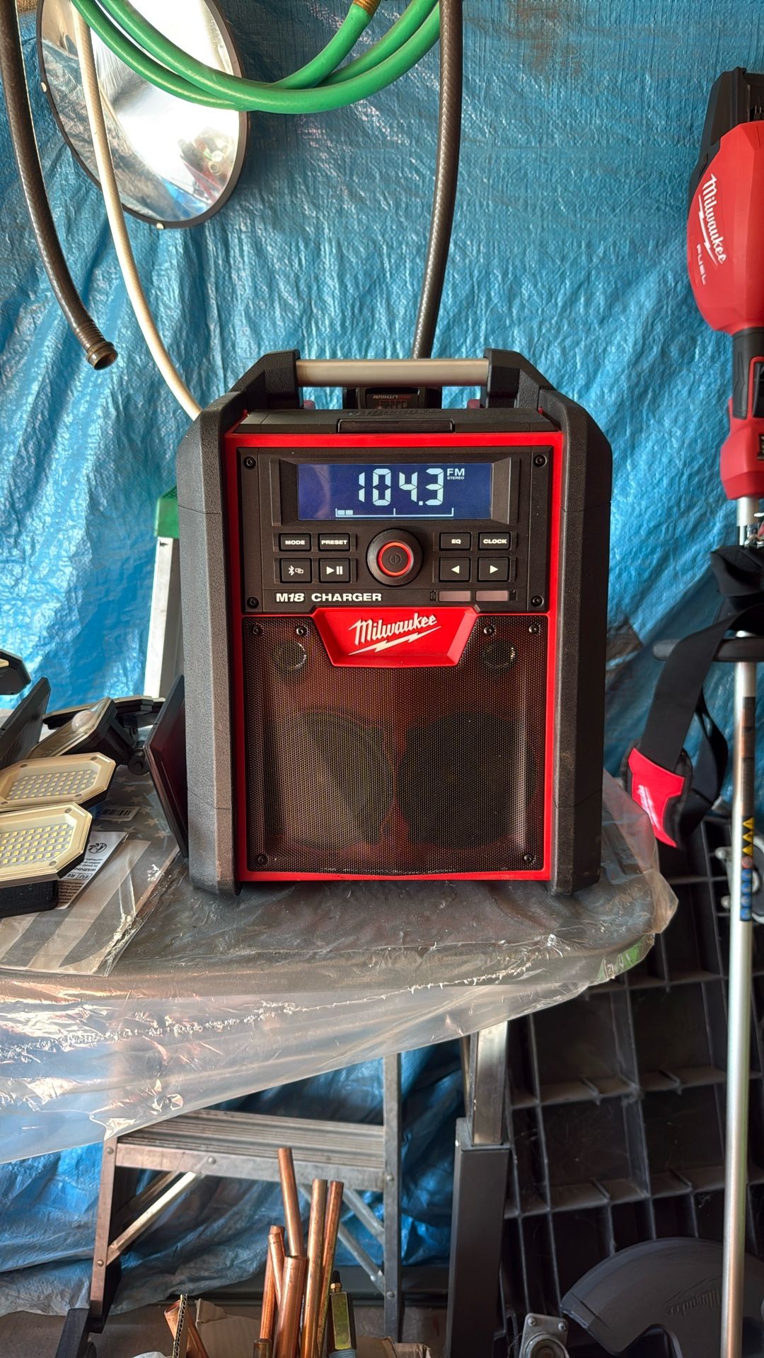 M18 Lithium-Ion Cordless Jobsite Radio/Charger
