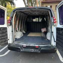 1500 Chevy Express Color White