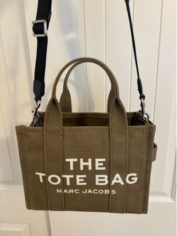 Marc Jacobs The Tote Medium Size