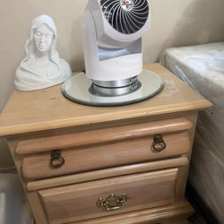 2 Matching Night Stands 