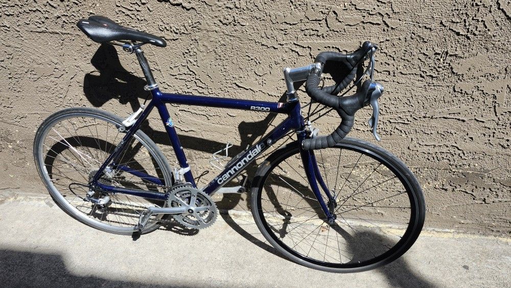 CANNONDALE CAAD2 R300 ROAD RACING BIKE