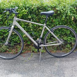 Bicicleta Giant rin 700×28 hibrida 
