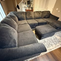 Sectional Couch W Ottoman