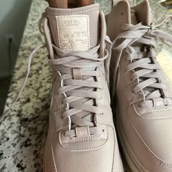 AIR FORCE1 UTILITY WOMENS SIZE 9