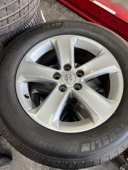 17” Toyota RAV4 wheels and tires used fit Lexus rx Seinna