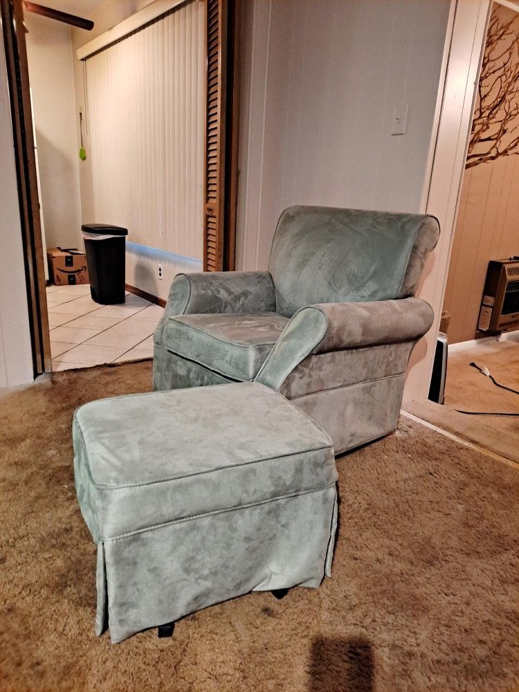Swivel Glider with matching Glider Ottoman