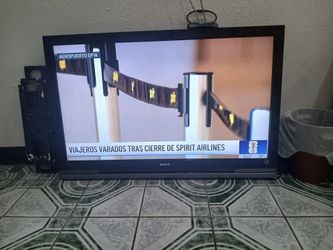 Televisión Sony de 60 pulgadas inclulle el soporte para colgarse