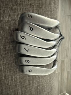 Strata Ultimate Titanium Golf Club Set + 5 Hybrid
