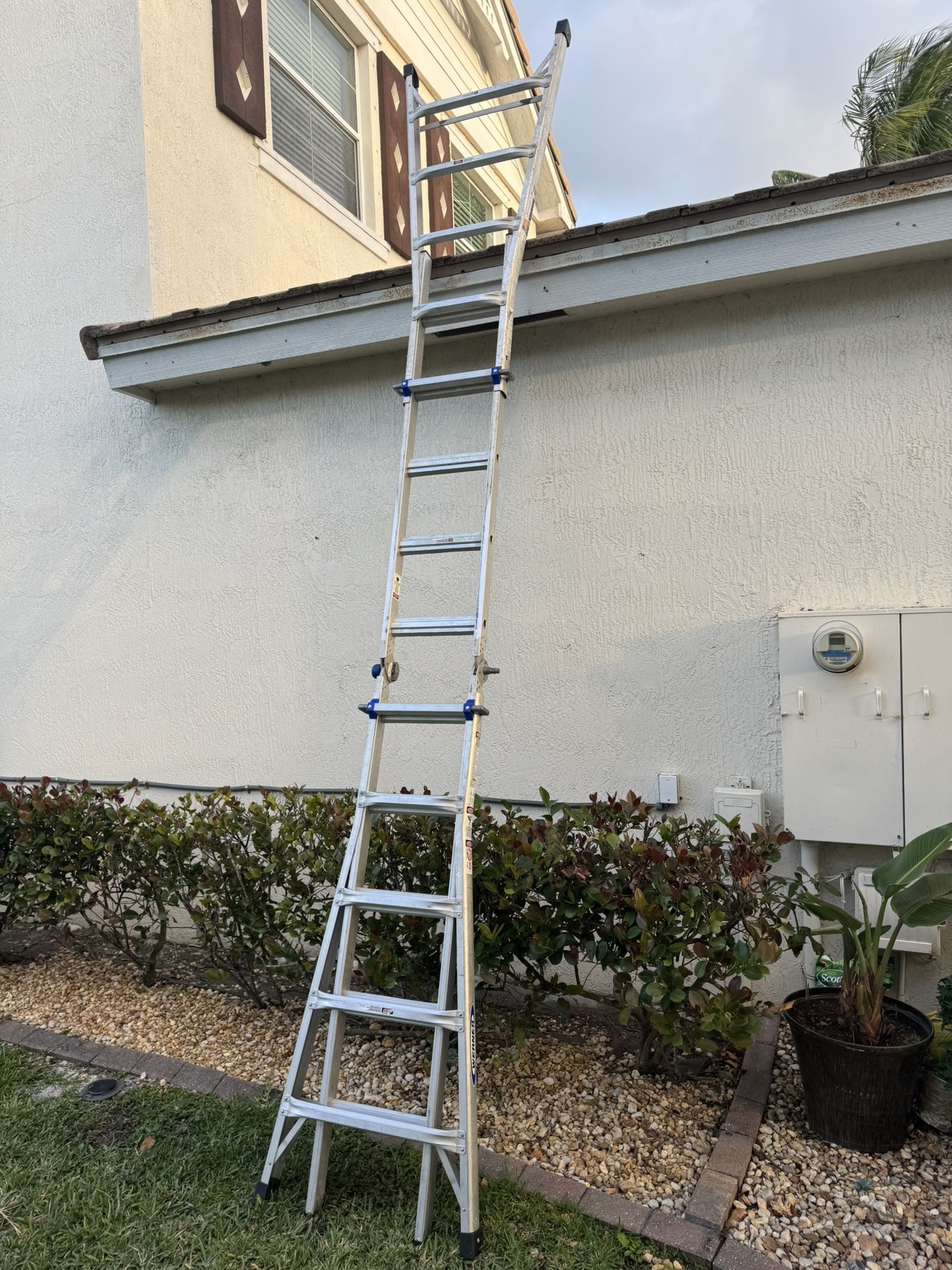 Werner 22 ft Reach Aluminum Multi Position Folding Ladder 300lb capacity