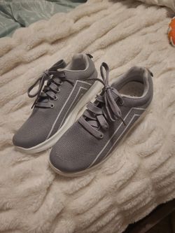 Cute gray sneakers size 8 