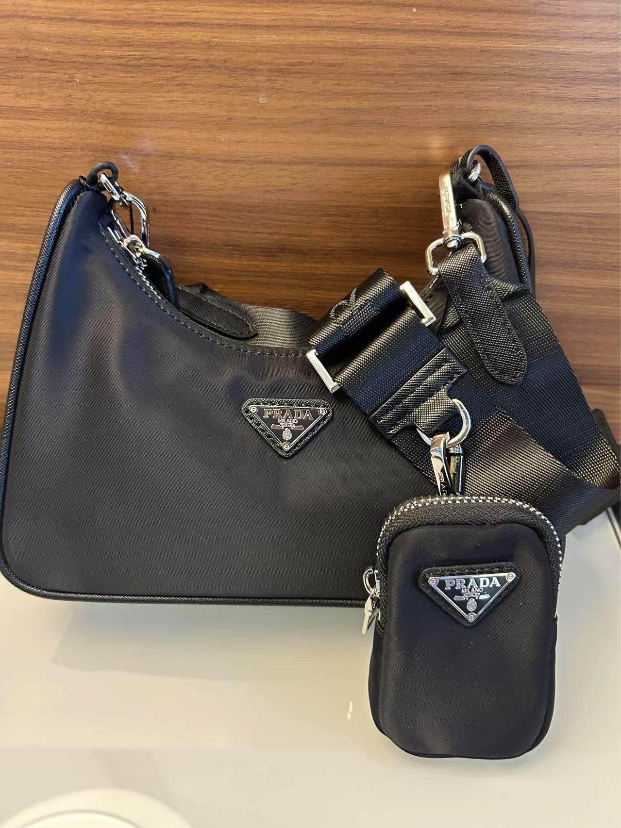 Price 3️⃣0️⃣0️⃣ Prada Re-Edition 2005 Re-Nylon bag