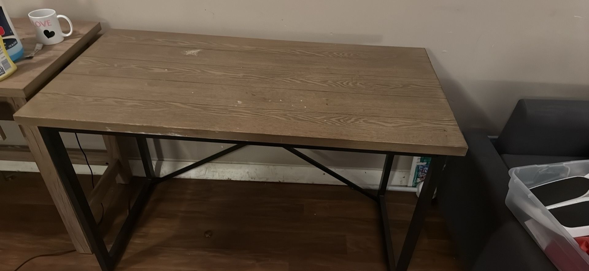 Desk/chair 
