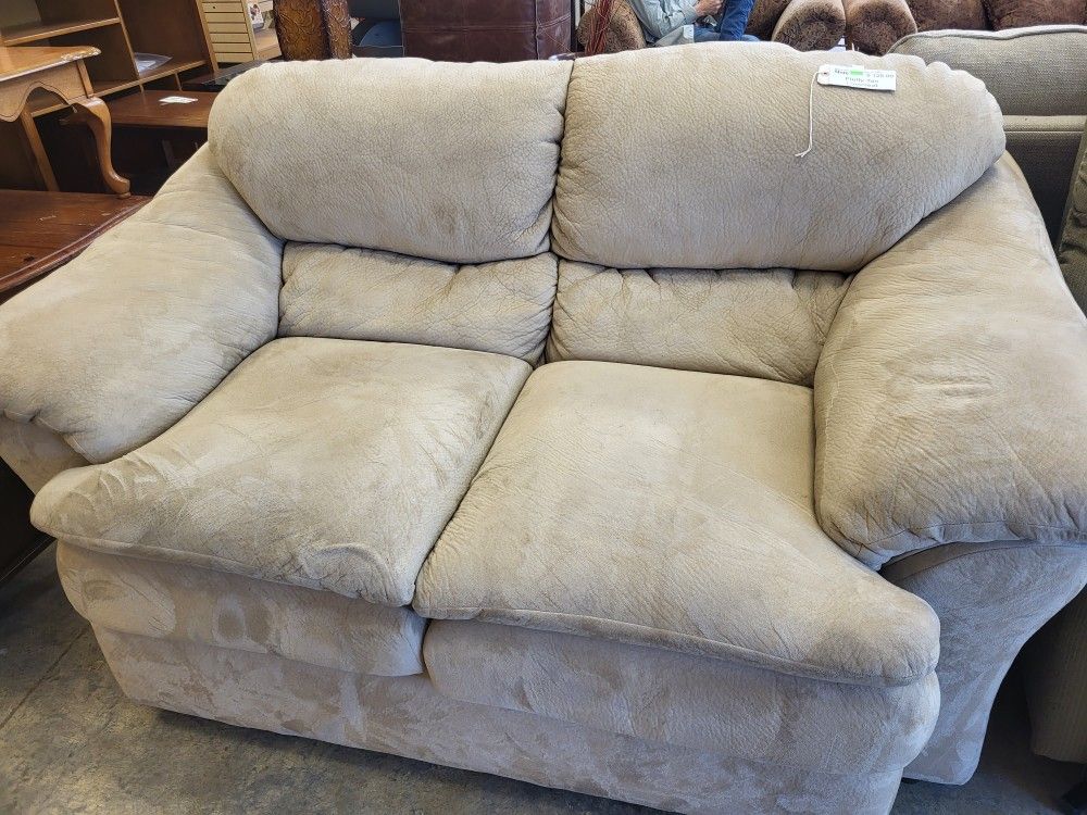 Fluffy Tan Loveseat for Sale in Puyallup, WA OfferUp