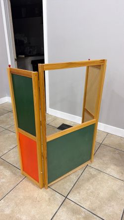Foldable puppet theater