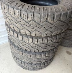 Goodyears LT285/75/18 60%