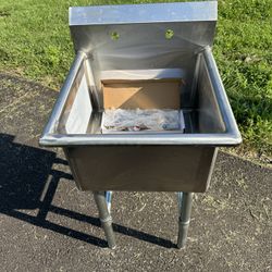 Commercial self standing one compartment, stainless sink