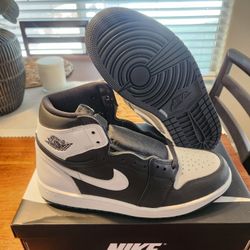 Air Jordan 1 High Black White 