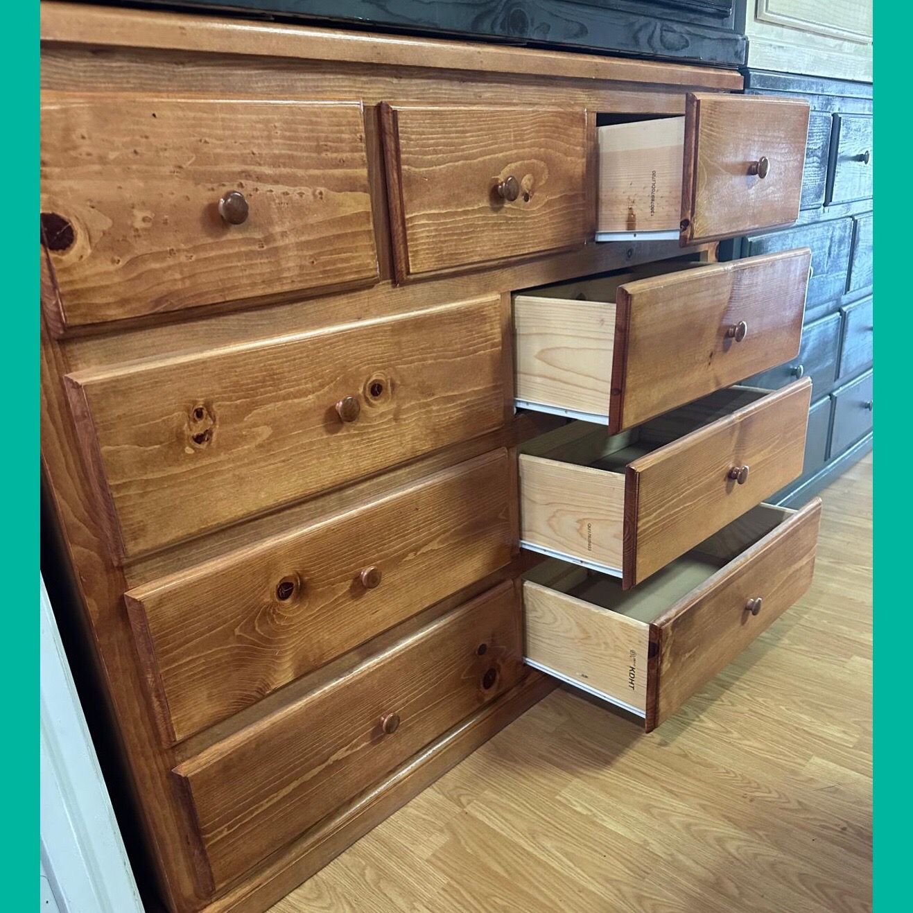 Dresser/ Nine drawers dresser