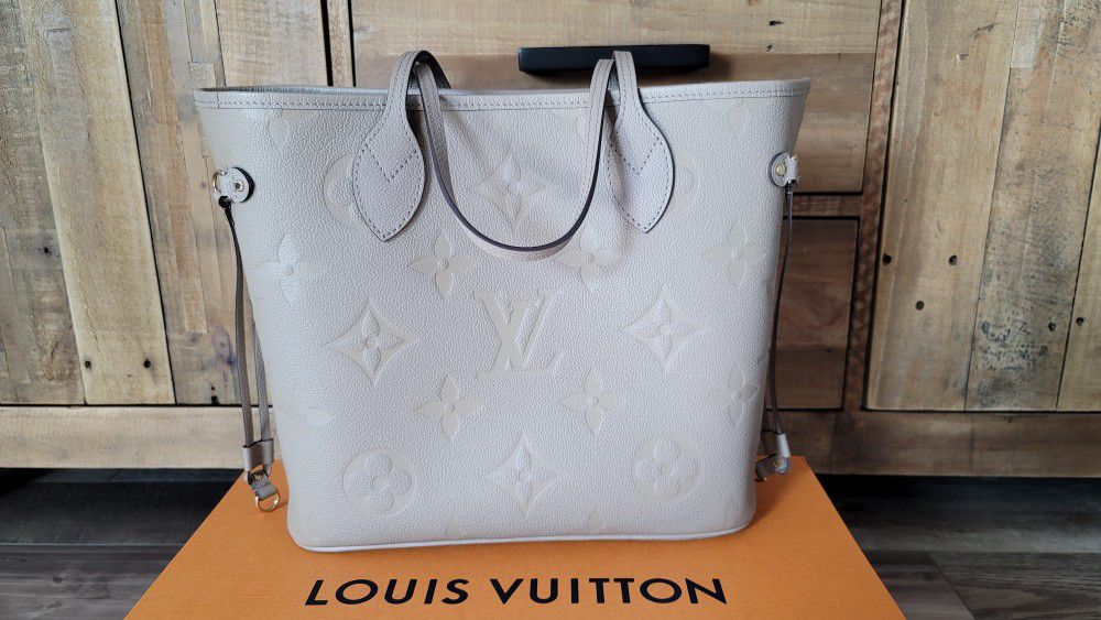 Authentic Louis Vuitton Montaigne Mm Empriente for Sale in Sun City, AZ -  OfferUp