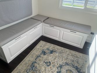 Corner Breakfast Nook Bench with Storage (Excellent Condition)